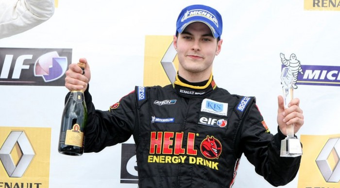 Vezet, de még 16 futam hátravan