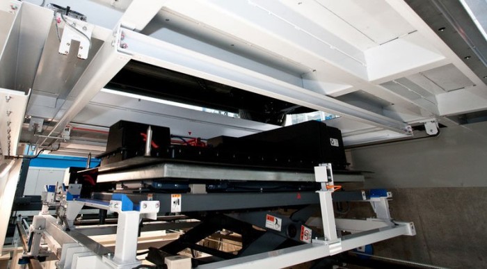 Gép cseréli a telepet