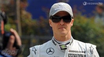 F1: Schumacher nem dobja be a törülközőt!