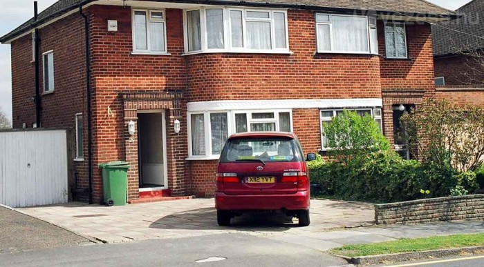 Saját kocsifeljáróján büntették meg