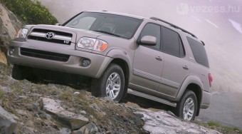 Őrület: most maguktól lassulnak a Toyoták