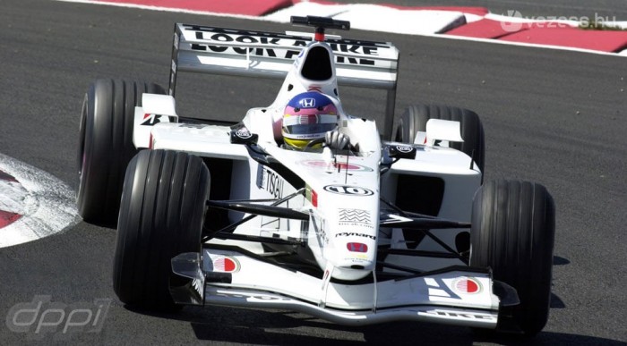 Vegyen saját F1-est 9 millióért