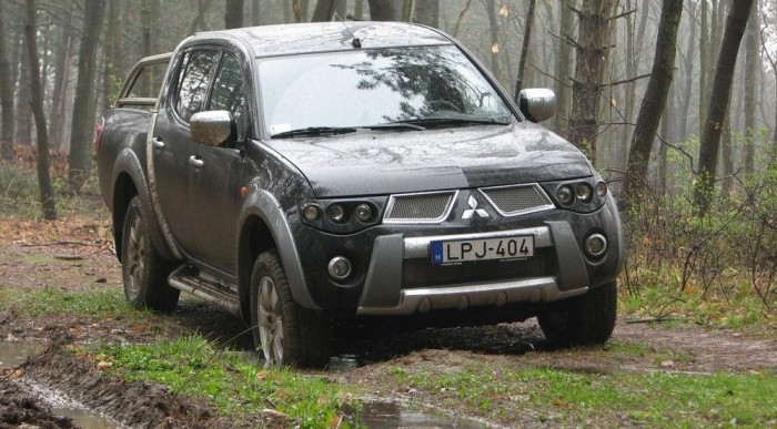 Diszkóterepjárónak tűnik, de ideális vadászautó