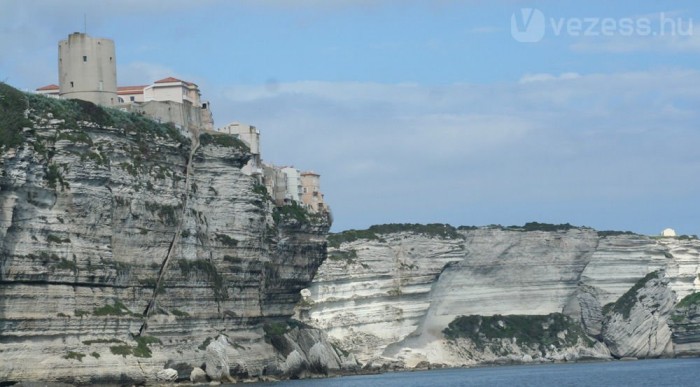 Korzika nagy része gránit, a mészkőfal nemcsak szép, de ritka is arrafelé