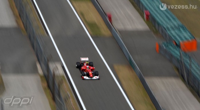 F1: A Ferrari tesztelt a hétvégén