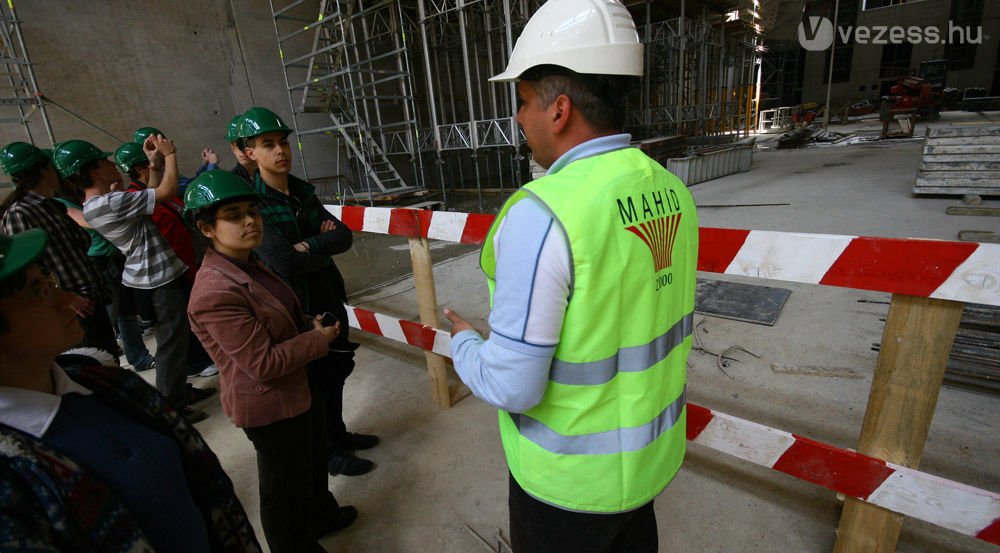 Ma ezredszer meséli el az ezer köbméter beton esetét a melósokkal