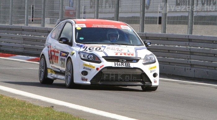 A motor és a sebességváltó széria