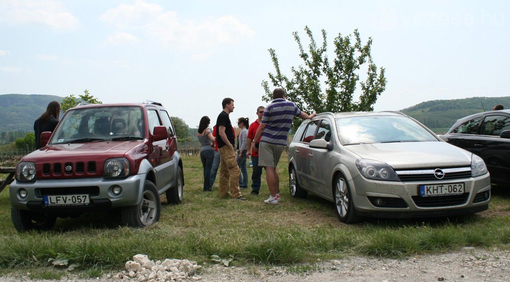 Tarjáni Jimnyje egy négyütemű Trabanthoz és egy Fiesta ST-hez csatlakozott a garázsban