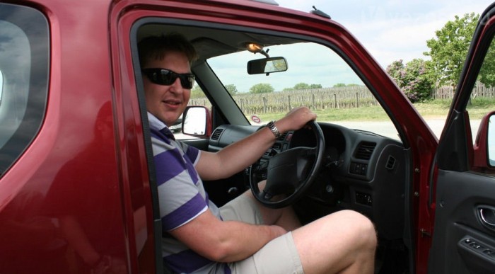 Hátrébb hegesztett üléssel még Örs is elfér a bonsaidzsipben