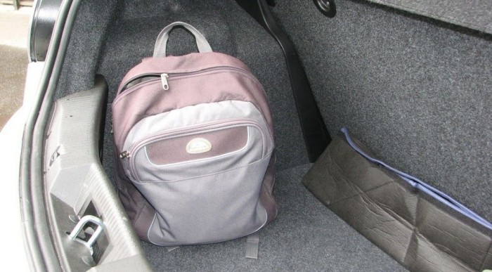 270 liter, rövid, de mély a csomagtartó