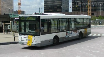 Szerelemüléssel csábítják az autósokat