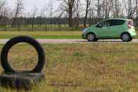 A mezőre száműztük a felesleges gumikat