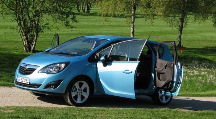 Az ajtók között védett a tér, a gyerek nem szalad ki az útra