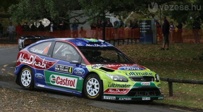 Tart az esőtől a ralivilágbajnok 1