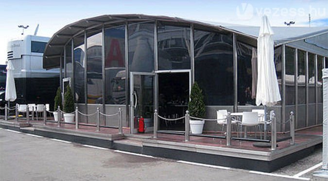 F1: Hajléktalan csapatok Barcelonában