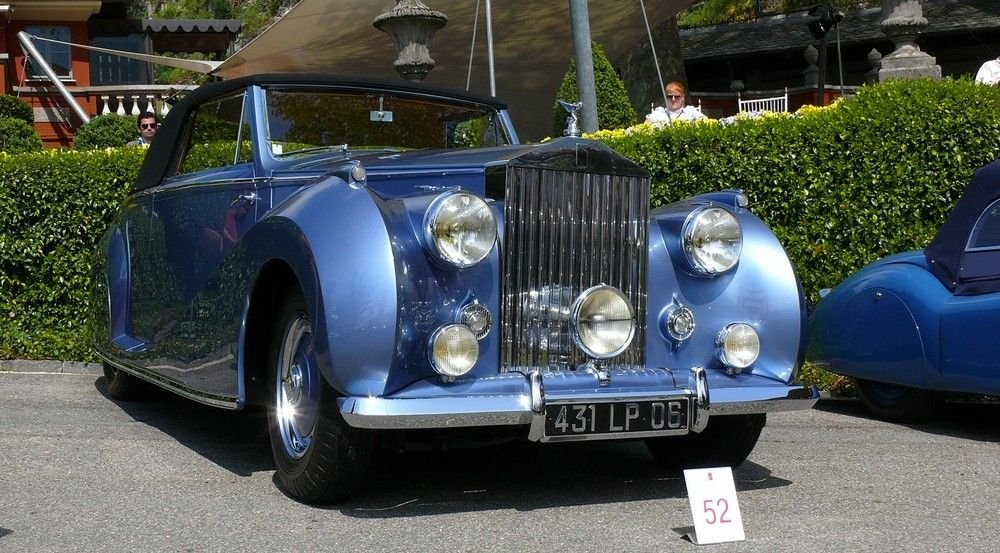 Babakék Rolls-Royce Silver Wraith