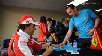 F1: Kékre váltott a Ferrari