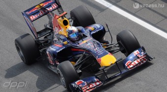 F1: Csak az időjárástól fél Vettel