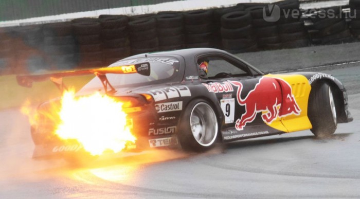 Őrült Mike megmutatta a tutit a világbajnoknak