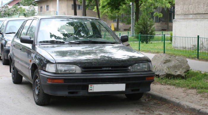 Értéktelenné válnak a sárga matricás autók