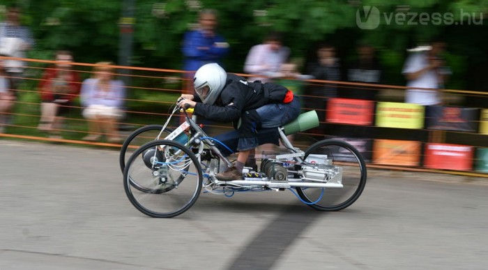 200bar-os palack a feneke alatt