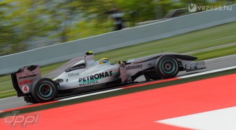 F1: Üvegpalotába költözik a Mercedes