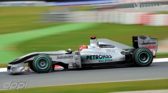F1: Schumi újra sínen van!