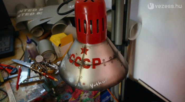 Áldozatul esett a lámpabura is