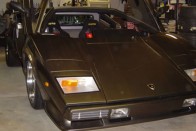 Countach igazi kézimunkával.