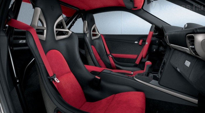 Kész a legerősebb utcai Porsche 6 | Vezess Piros fekete Alcantara borítja a belsőt