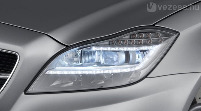 A lámpa maga állítja a fényerőt és fénynyaláb hosszát