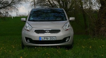 Kia Venga  - lányteszt őzzel