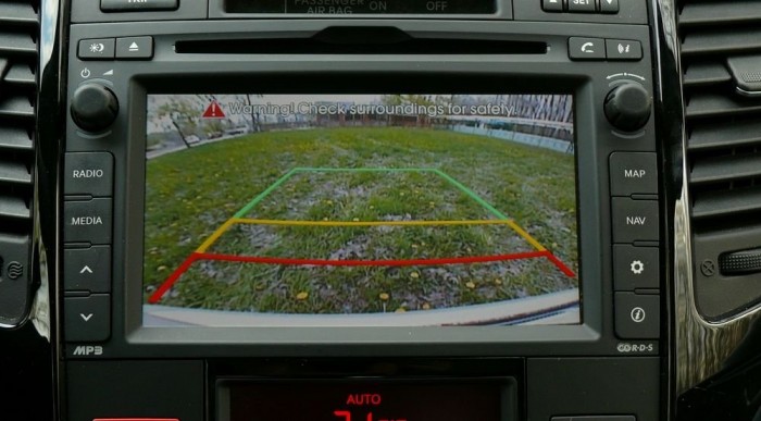 Rükvercben megjelenik a tolatókamera képe