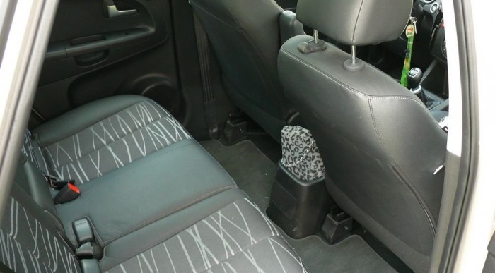 Az ülések elöl-hátul kényelmesek, akár hosszú távra is