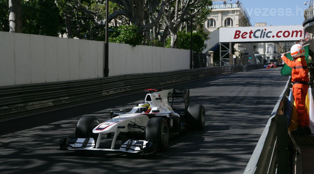 F1: Button haragszik Massára 1