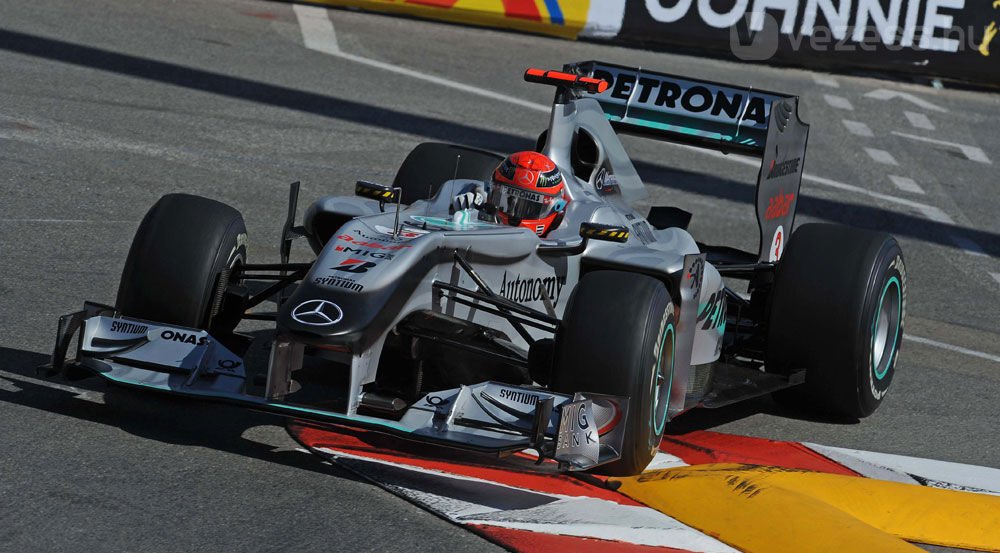 F1: Button haragszik Massára 11