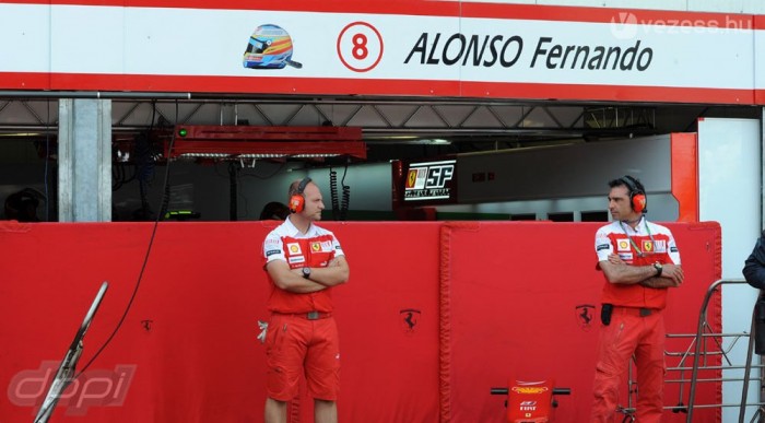 F1: Webber Monacóban is megfoghatatlan! 6 | Vezess Alonso garázsában már javában szereltek