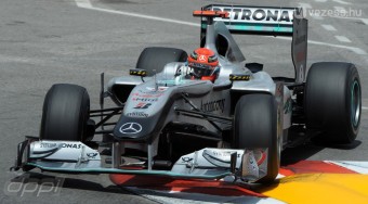 F1: Schumachert Rosberg tartotta fel!
