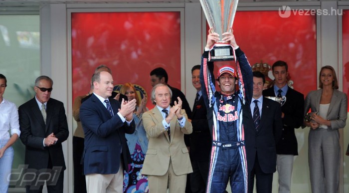 Webber vezeti a bajnokságot