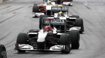 F1: Schumachert hátrasorolták!