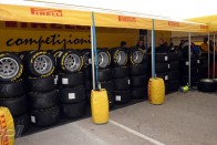 MotoGP, GP3, GP2, F1 - mindent visz a Pirelli?