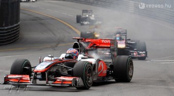 F1: Kicsinálta Buttont, mégsem rúgták ki