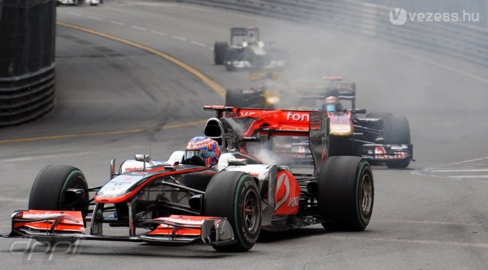 F1: Kicsinálta Buttont, mégsem rúgták ki