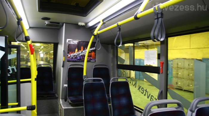 Nemrég még alacsony volt a kapaszkodó. Mára már kijavították.