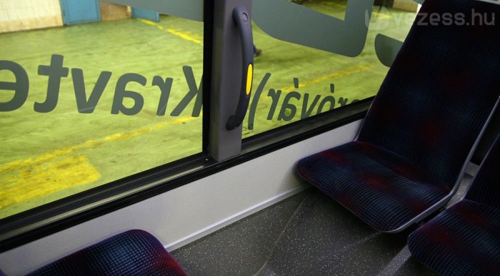 Új helyen a kapaszkodó is