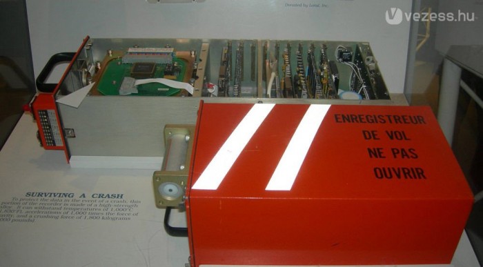 Kit zavarna a kötelező fekete doboz?