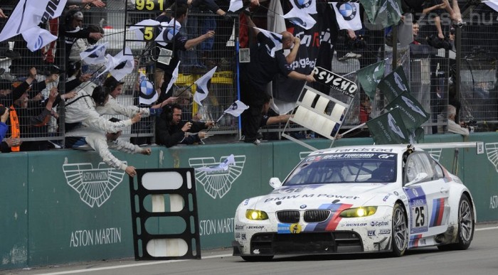 Sportkocsival ünnepel a BMW 5 | Vezess Abszolút győzelem a BMW M3-assal