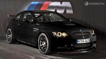 Sportkocsival ünnepel a BMW