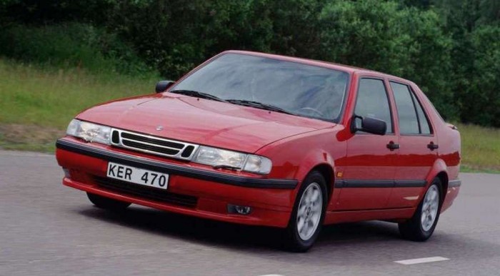 Nagy értékű 9000-es Saab, 200-300 ezer forintért adnak egyet