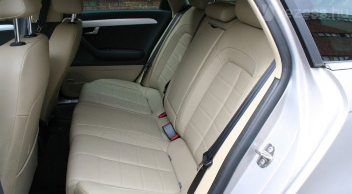 Kevés hely van hátul, ez is A4-örökség